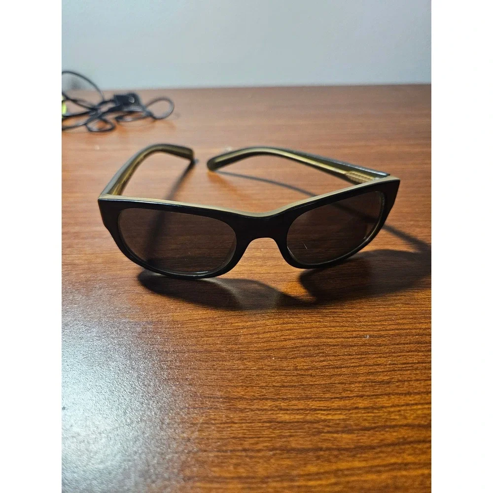 Stussy sunglasses feature